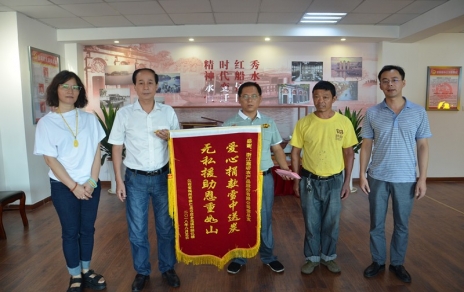 心中的愛用行動(dòng)表達(dá)，希望的燈有你我點(diǎn)亮